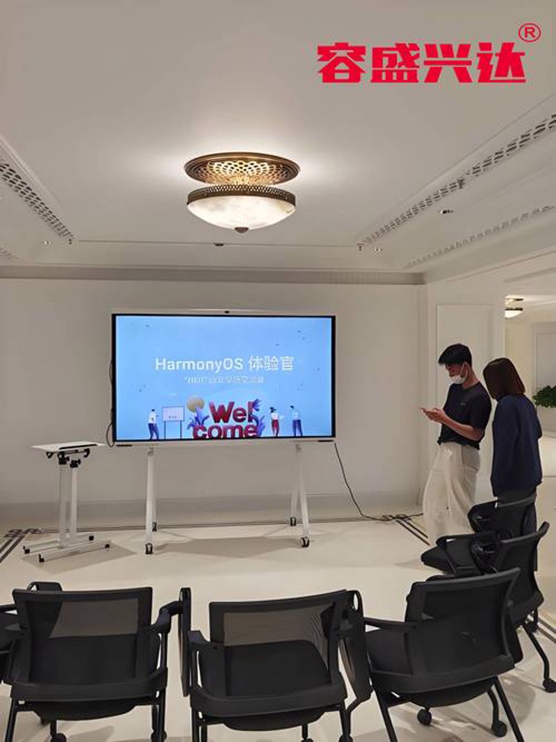 触摸未来：电容屏发展历程与行业动态
